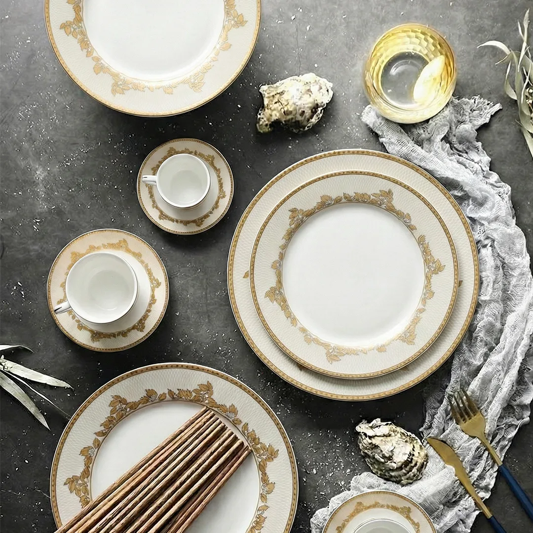 Vintage details with a soft gold rim